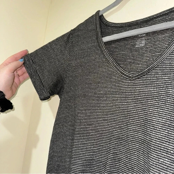 Women’s American Eagle Soft and Sexy Plush V-Neck Striped Short Sleeve Tee SizeS - Picture 10 of 14